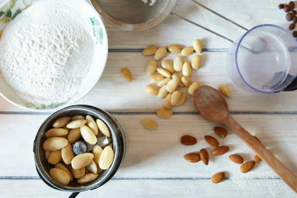 Preparation of almond flour with a coffee grinder