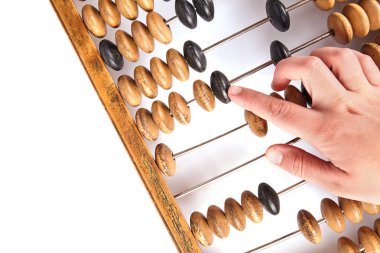 Beyaz arka plan üzerinde izole eski retro abaküs. İş kavramı