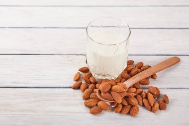 Badem sütü yakın metin için yer ile. Gıda arka plan