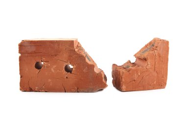 Beyaz arka plan üzerinde izole eski tuğla. Endüstriyel kavramı