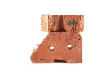 Beyaz arka plan üzerinde izole eski tuğla. Endüstriyel kavramı