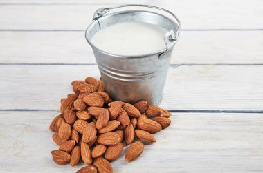 Badem sütü yakın metin için yer ile. Gıda arka plan