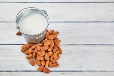 Badem sütü yakın metin için yer ile. Gıda arka plan