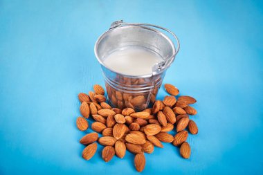 Badem sütü yakın metin için yer ile. Gıda arka plan