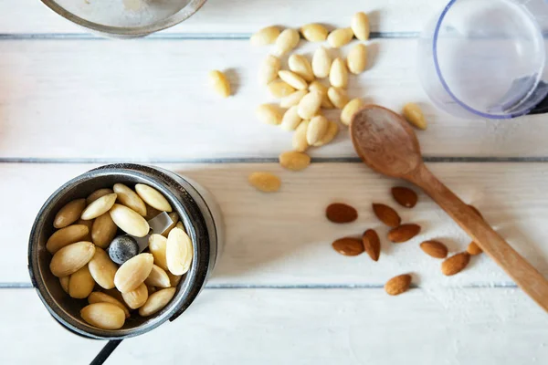 Preparation of almond flour with a coffee grinder