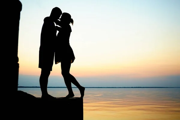 Couple Amoureux Sur Plage Coucher Soleil Mer Contexte Naturel — Photo