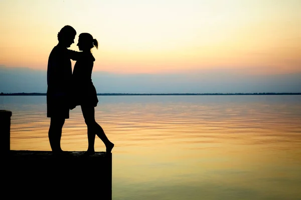 Couple Amoureux Sur Plage Coucher Soleil Mer Contexte Naturel — Photo