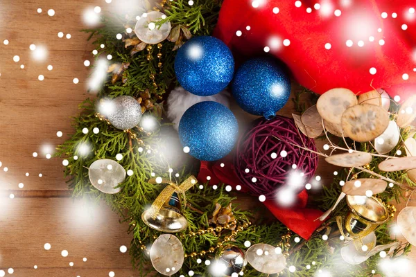 Kerst Achtergrond Met Decoraties Geschenkdozen Houten Plank — Stockfoto