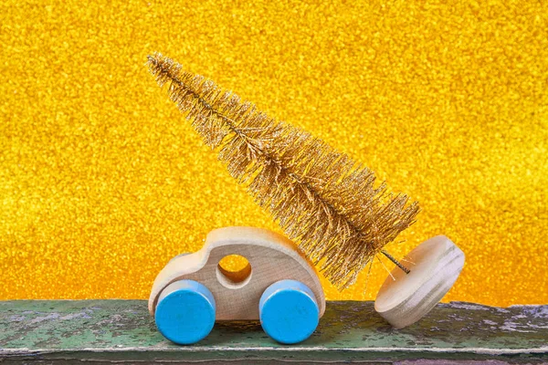 Carro Madeira Com Decorações Natal Lugar Para Sms Fundo Dourado — Fotografia de Stock