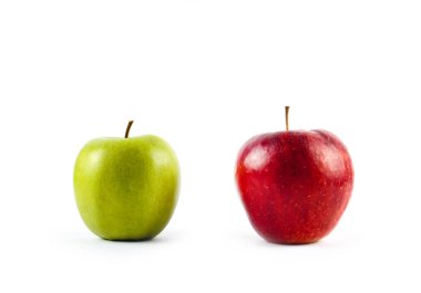 Beyaz arka plan üzerinde izole taze olgun elma. Gıda katkı maddeleri. Sağlık Ürün