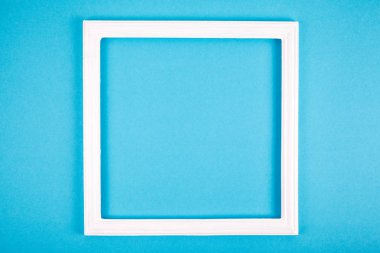 Arka plan üzerinde beyaz bir çerçeve