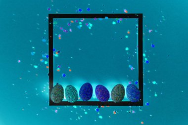 Çerçeve ile renkli yumurta