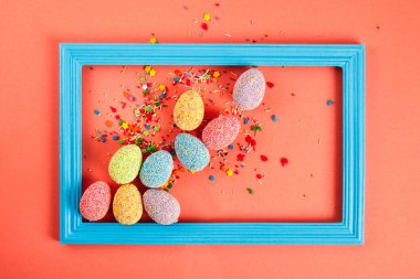 Çerçeve ile renkli yumurta