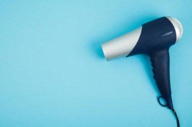 Mavi saç kurutma makinesi Blue yaratıcı arka plan