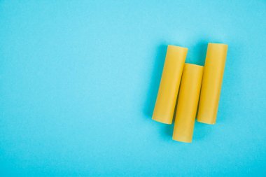 İtalyan pişmiş içindeki cannelloni makarna tüpler