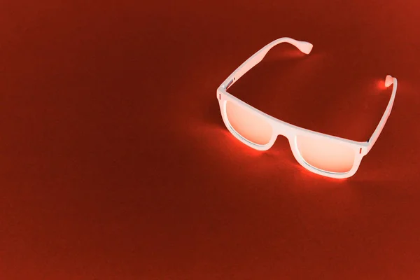 Solglasögon på färg bakgrund — Stockfoto