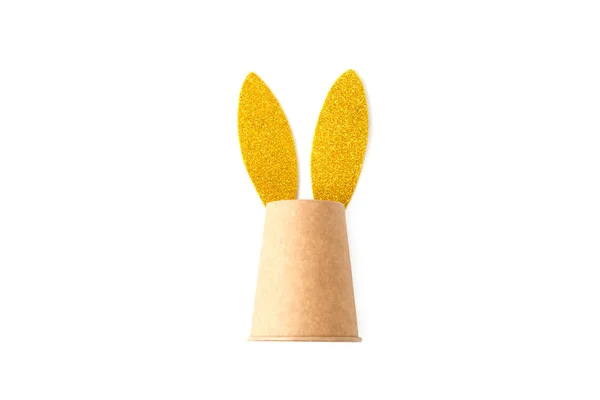 Kelinci kreatif dengan cangkir sekali pakai — Stok Foto
