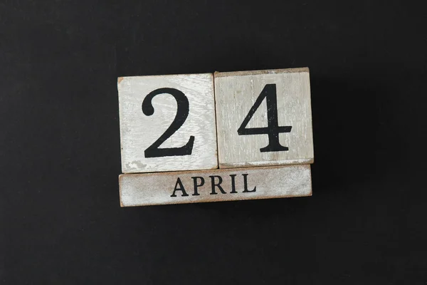 Cubo de calendario con fecha 24 abril — Foto de Stock