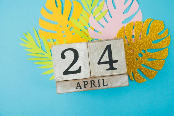 Kalender kubus met datum 24 april — Stockfoto