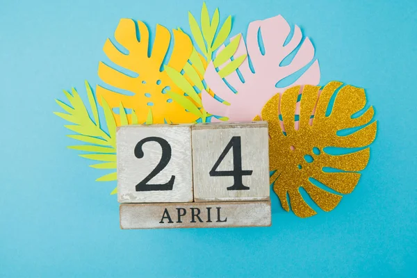 4월 24일 날짜가 있는 달력 큐브 — 스톡 사진