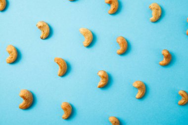 Kavrulmuş kaju fıstığı izole