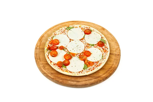 Φρέσκια πίτσα με τυρί που απομονώνονται σε λευκό φόντο — Φωτογραφία Αρχείου