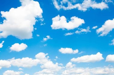 Bulutlu mavi gökyüzü