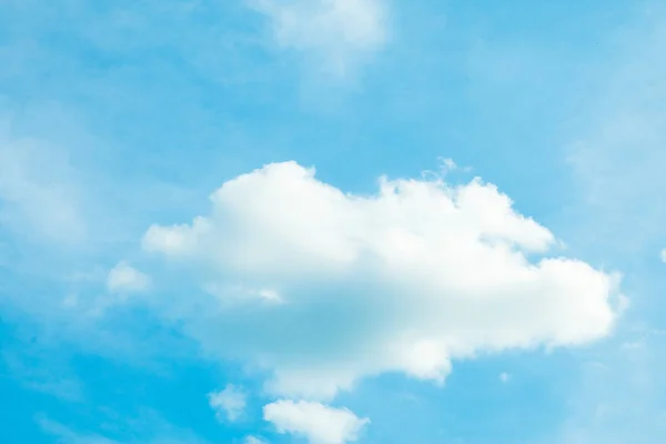 Blauwe Lucht Achtergrond Met Wolken — Stockfoto