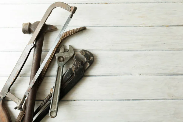 Herramientas de construcción sobre fondo de madera con espacio para copia — Foto de Stock