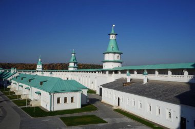  Açık bir sonbahar gününde Yeni Kudüs Manastırı