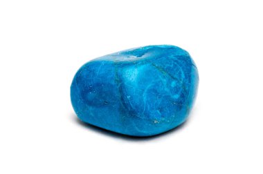 Howlite - taklit turkuaz mineral beyaz arka plan üzerinde izole