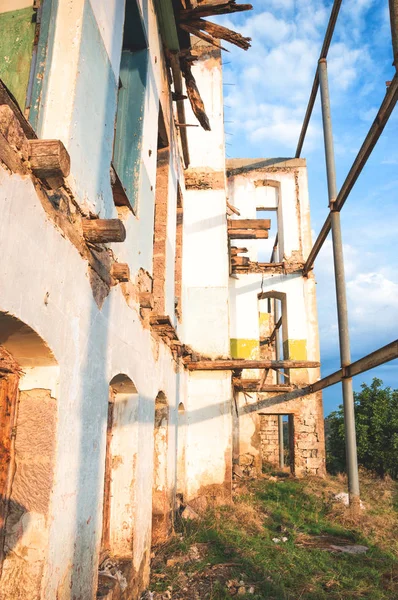 Wände Und Fassade Eines Alten Verlassenen Gebäudes — Stockfoto