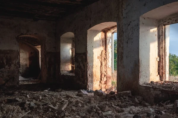 Keller Eines Alten Baufälligen Verlassenen Gebäudes — Stockfoto