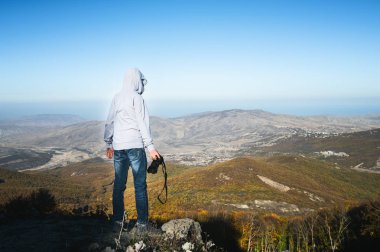 Güzel bir manzara önünde dağın fotoğrafçı