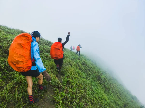 Tak Thailand Mai 2018 Glückliche Menschen Mit Erhobenen Armen Und — Stockfoto