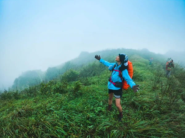 Tak Thailand Mai 2018 Glückliche Menschen Mit Erhobenen Armen Und — Stockfoto