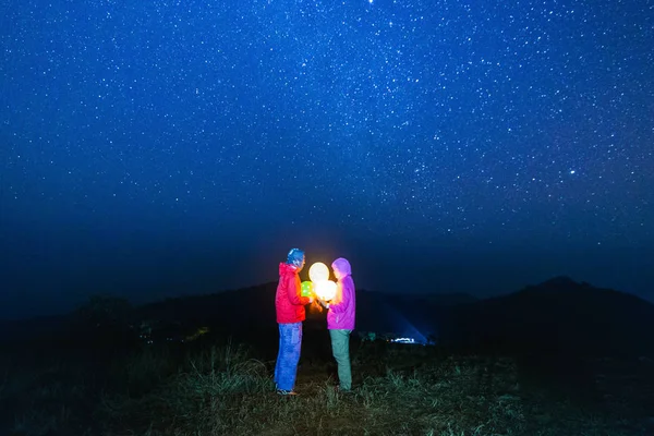 Ciel nocturne bleu foncé avec étoile Voie lactée Fond et s de l'espace — Photo