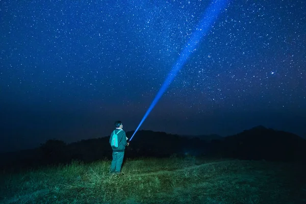 Ciel nocturne bleu foncé avec étoile Voie lactée Fond et s de l'espace — Photo