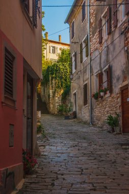 Eski Pula şehrindeki cadde manzarası