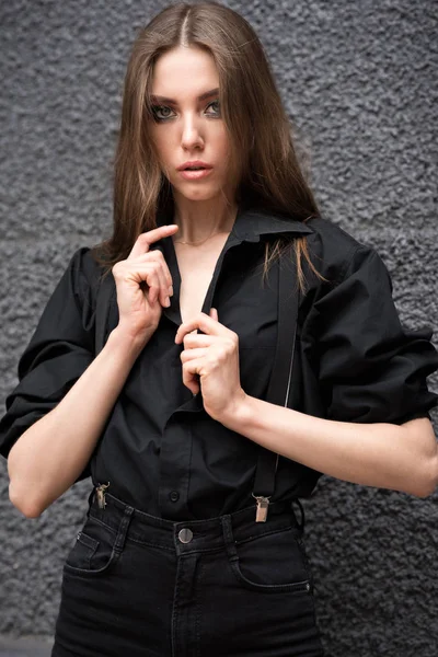 Menina bonita na rua. — Fotografia de Stock