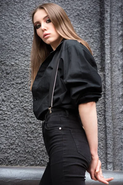 Hermosa chica en la calle. —  Fotos de Stock