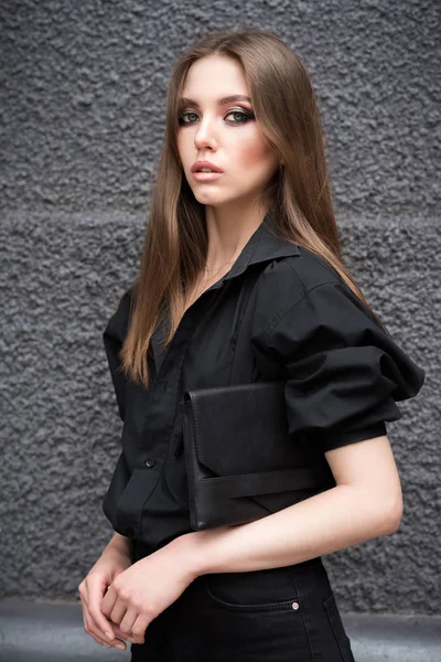 Beautiful girl on the street. — Stock Photo, Image