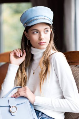 Fotoğraf güzel bir kızın Restoran İç