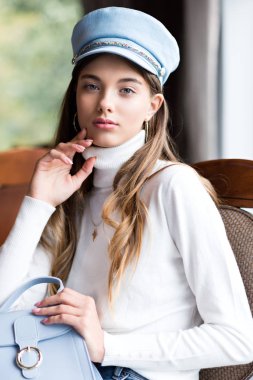 Fotoğraf güzel bir kızın Restoran İç