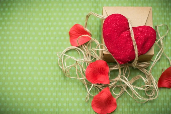 Dia Dos Namorados Coração Vermelho Amarrado Com Fio Velho Uma — Fotografia de Stock