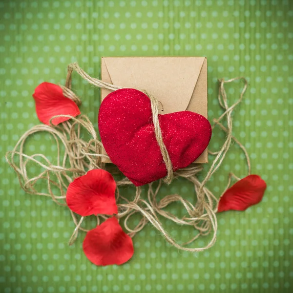 San Valentino Cuore Rosso Legato Con Vecchio Filo Una Scatola — Foto Stock