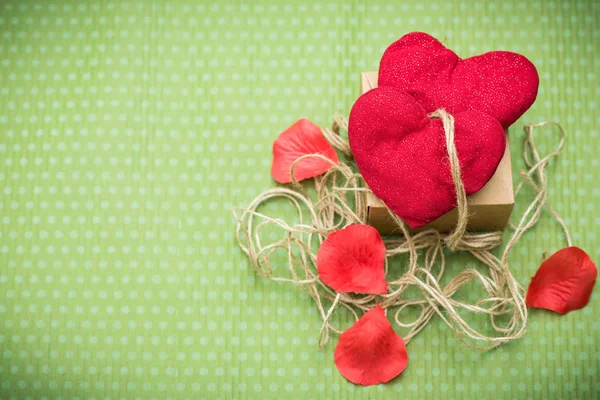 San Valentín Corazón Rojo Atado Con Hilo Viejo Una Caja — Foto de Stock