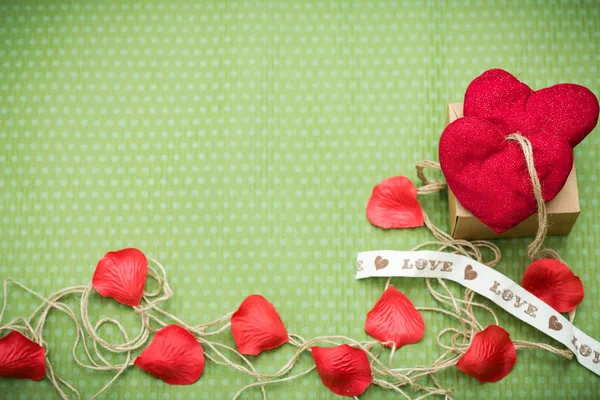 San Valentín Corazón Rojo Atado Con Hilo Viejo Una Caja — Foto de Stock