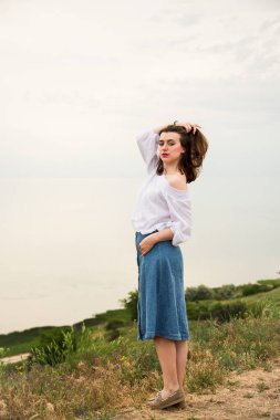 Çekici bir kadının portresi.