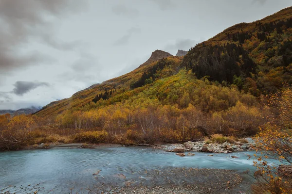 Fiume Montagna Autunno Ora Delle Nuvole — Foto Stock